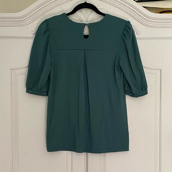 5/$25 Daisy Fuentes Forest Green Babydoll Top - Picture 2 of 3